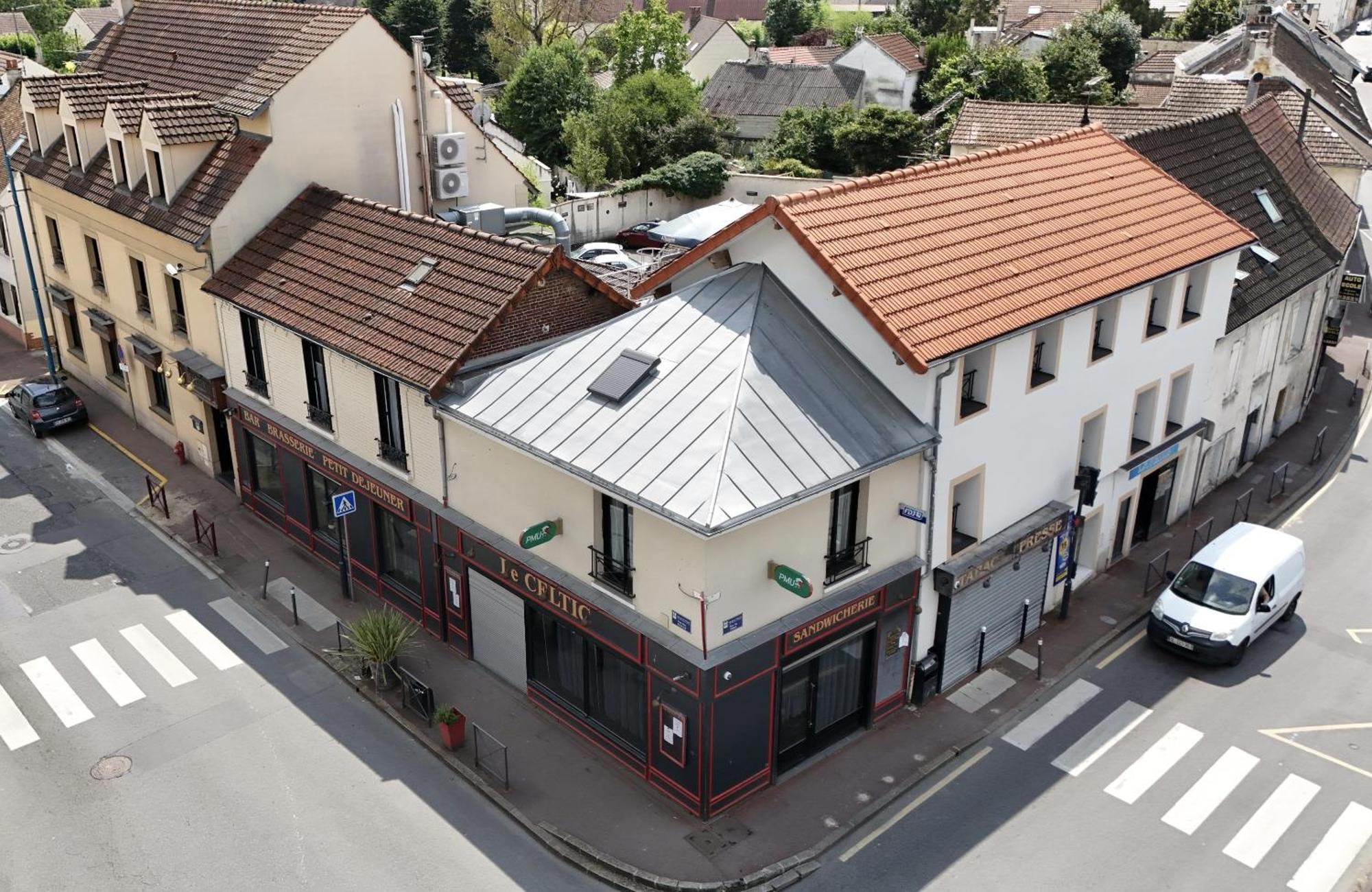 Le Celtic Hotel Le Thillay Exterior foto
